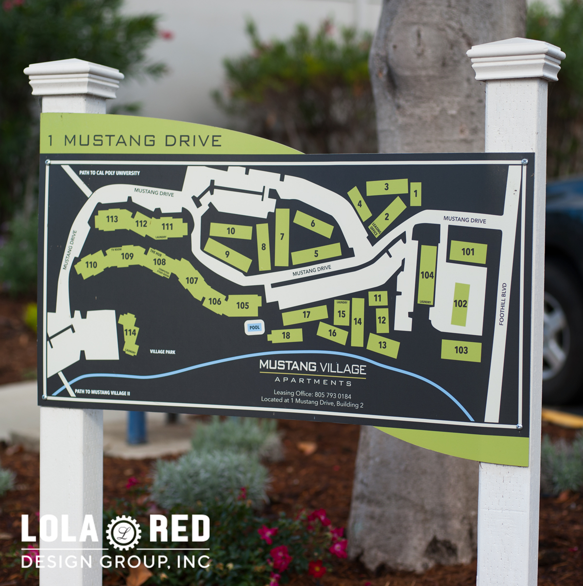 post-panel-outdoor-signs-mustang-village