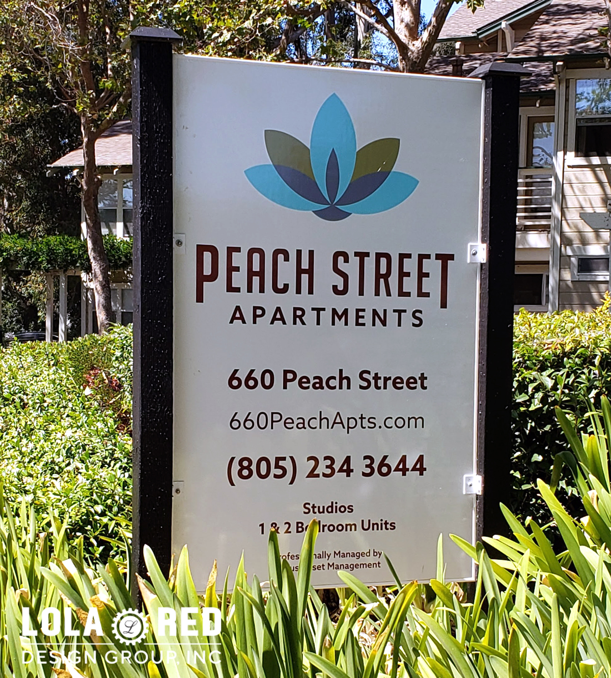post-panel-outdoor-signs-peachstreet